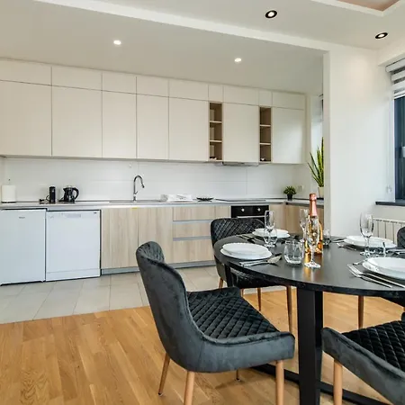 Luxury In Waterfront With Views