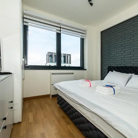 Luxury In Waterfront With Views Apartment *
