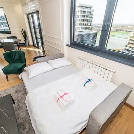 Luxury In Waterfront With Views Apartment